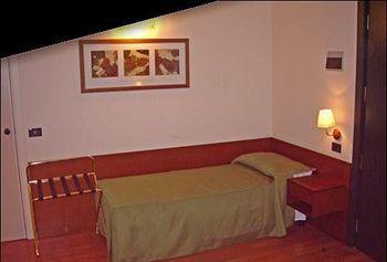 Montreal Hotel 3*