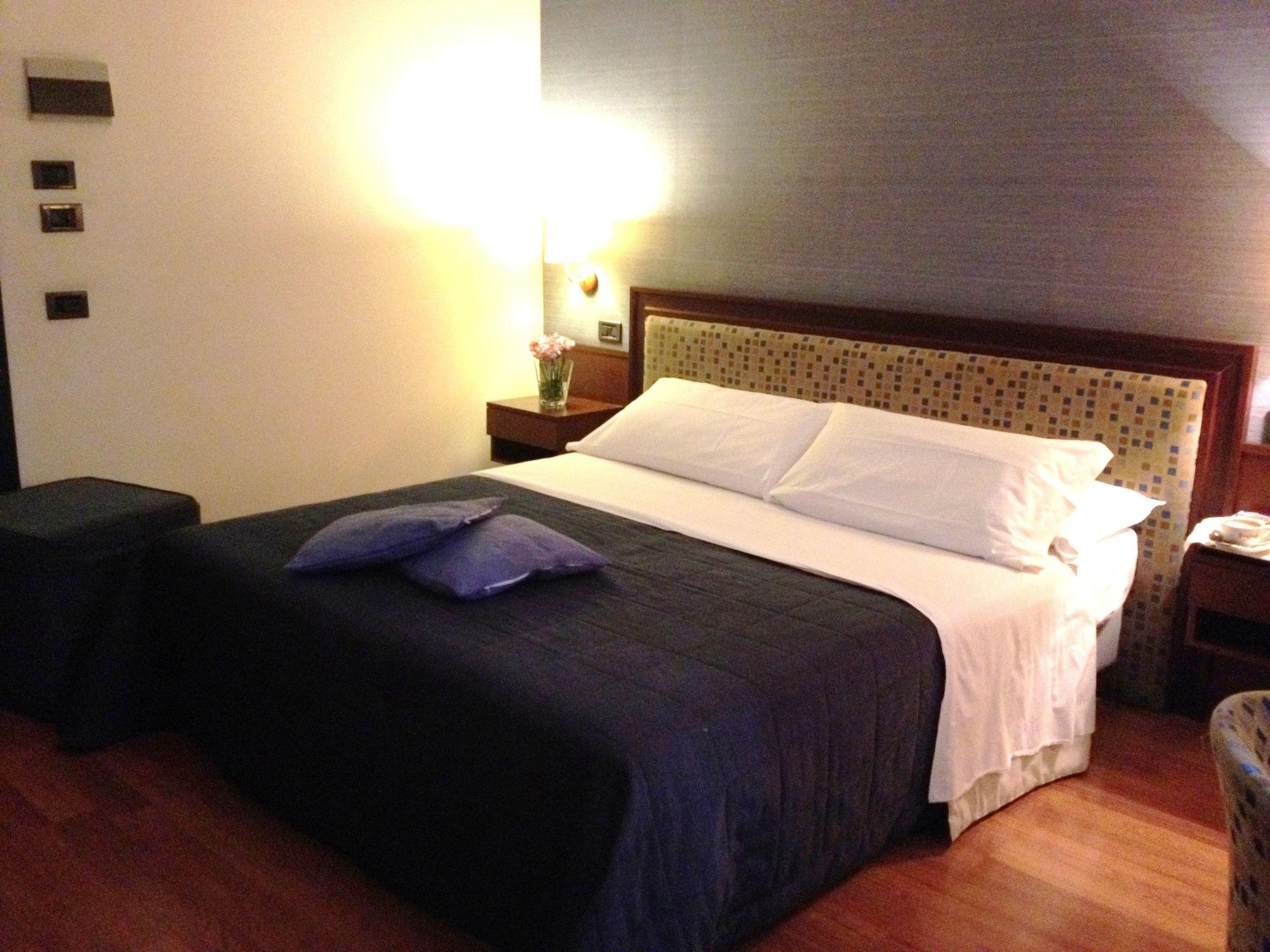 Hotel Montreal 3*
