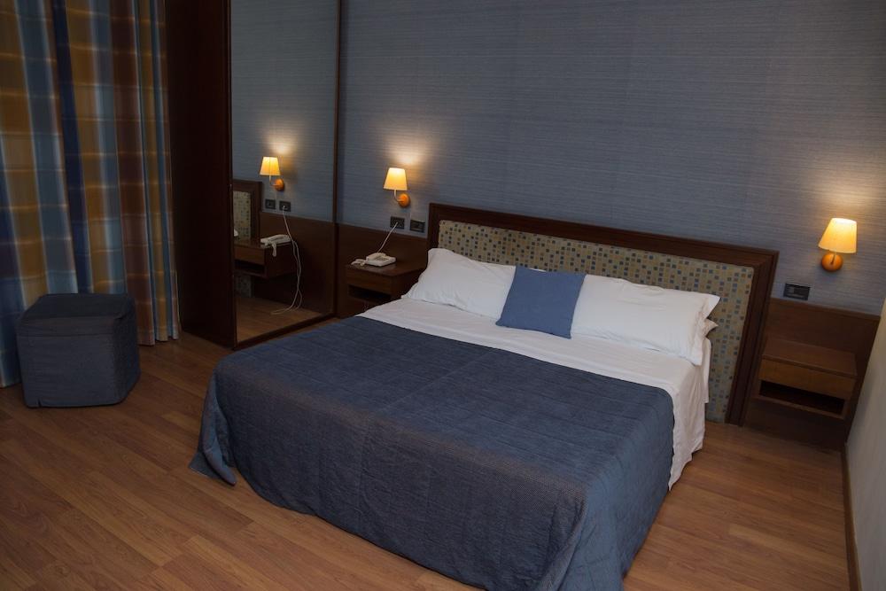 Hotel Montreal 3*